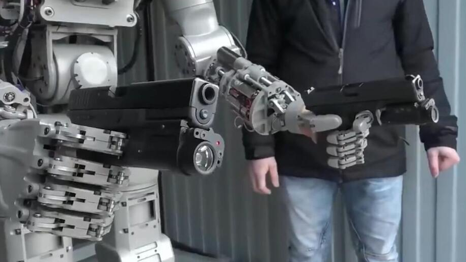 俄版终结者亮相功能强大完胜高达 可行走并进行双手射击