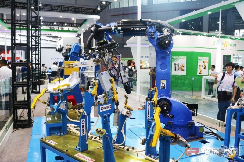 安川首次发布GP系列小型6轴多关节机器人 精度和速度达最高级别