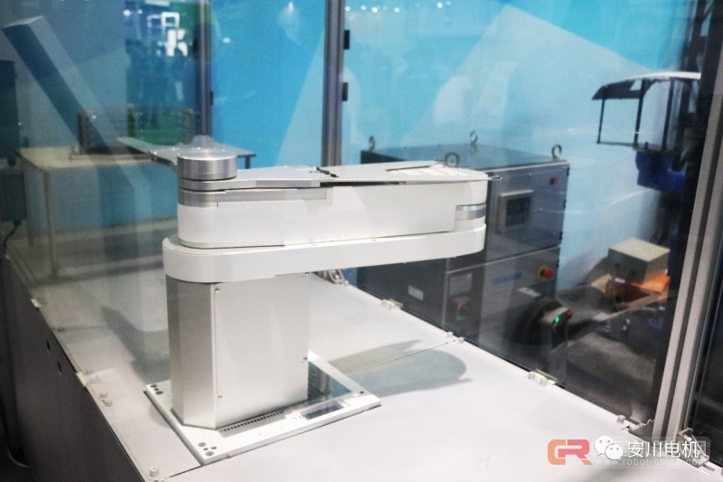 安川首次发布GP系列小型6轴多关节机器人 精度和速度达最高级别