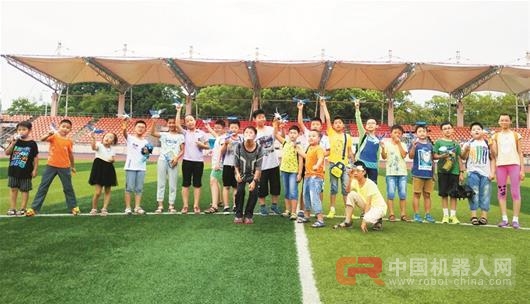 图文:和机器人约会 激发学习潜能