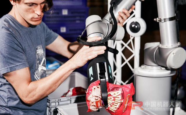 快递机器人的下一个飞跃：自动拣货和包装