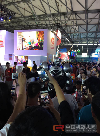 机甲开出次元墙 ChinaJoy现场惊现神秘机器人