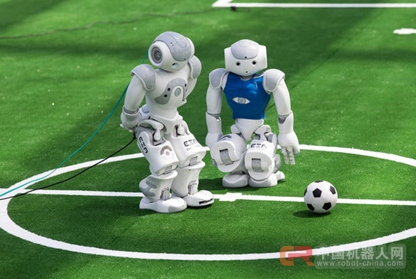 球星们要失业？机器人在2050年可以击败专业足球队