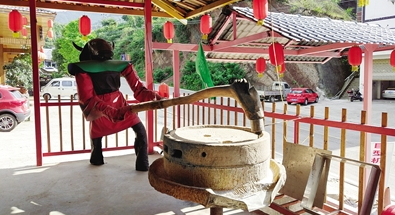 爱劳动、能喷火、会打鸣…… 万州市民发明趣味机器人