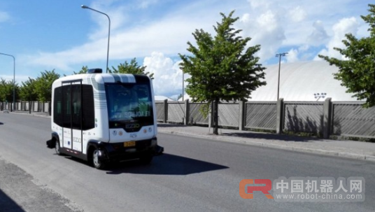 自动驾驶巴士现身 守规则的机器能应对老司机吗？