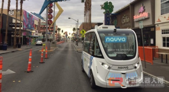 自动驾驶巴士现身 守规则的机器能应对老司机吗？