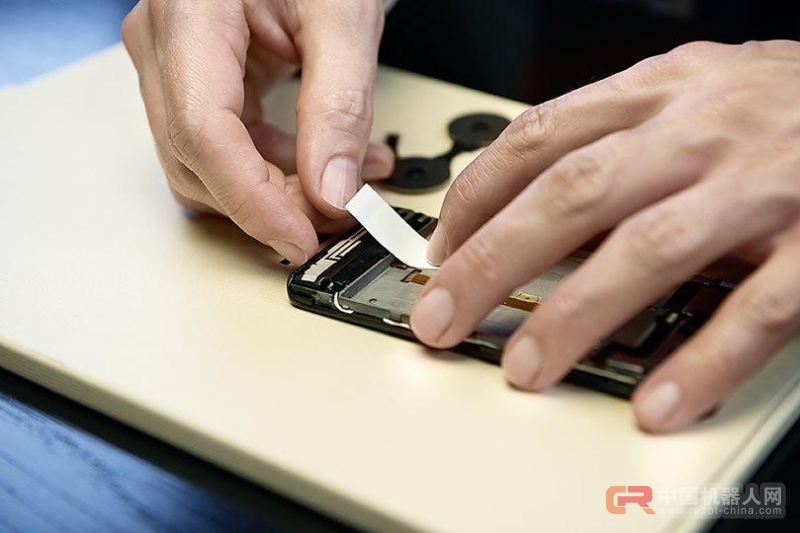 tesa 770xx 电池固定胶带:承受高10倍的冲击力