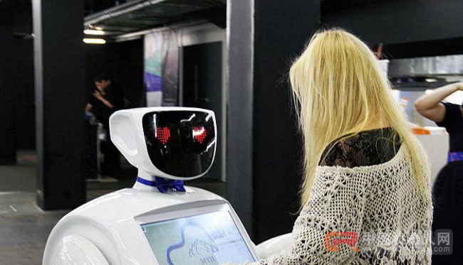 工程师忘记关门 机器人走上了大街&ldquo;瞎逛&rdquo;