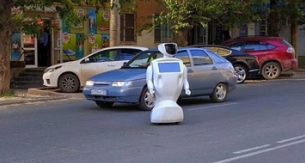 工程师忘记关门 机器人走上了大街&ldquo;瞎逛&rdquo;