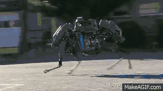 波士顿动力机器人跪了！搬箱子不成反摔倒