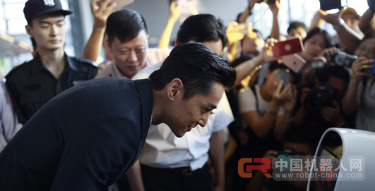 东航8月19日启用虹桥T2高端值机区 服务机器人&ldquo;东东&rdquo;将亮相