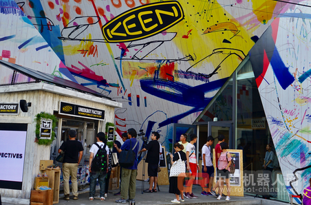 30分钟完成一双客制鞋 这家公司用两只机器人打造出世上最迷你鞋工厂