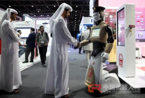 能报案、查罚单 迪拜添机器人警察维持城市安全