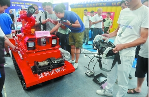 消防机器人两栖救援船燃爆