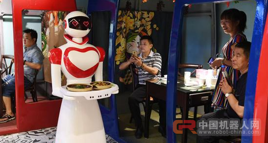长沙这家餐厅的服务员是萌萌哒的机器人