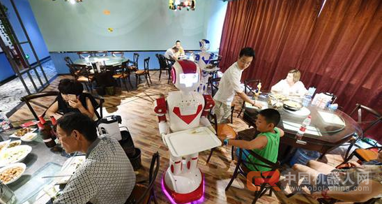 长沙这家餐厅的服务员是萌萌哒的机器人