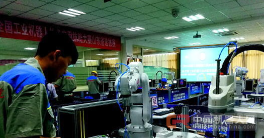 机器人大赛高手多！企业出4%股份邀未毕业学生"入伙"