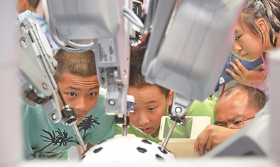 机器人敲响未来生活的“大门”