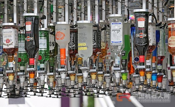 拉斯维加斯出现首家机器人酒吧,没有调酒师安抚酒鬼们的情绪了
