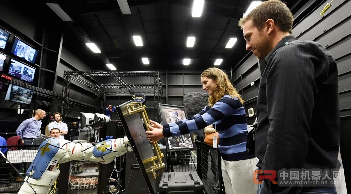 机器人会取代人类工作吗？历史给出答案：改变是痛苦而持久的