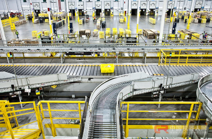 亚马逊仓库雇用机器人大军，没被裁的员工都去做什么了？