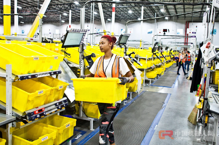 亚马逊仓库雇用机器人大军，没被裁的员工都去做什么了？