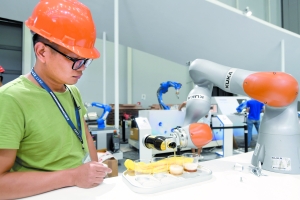 库卡智能机器人再升级