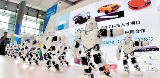 机器人跳&ldquo;集体舞&rdquo;