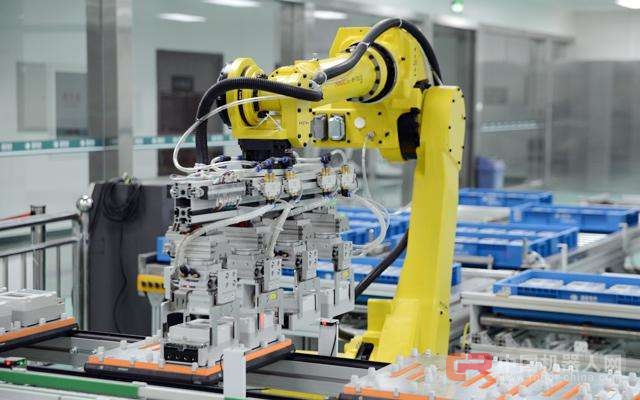 2017中国机器人产业发展报告：工业机器人市场高速增长