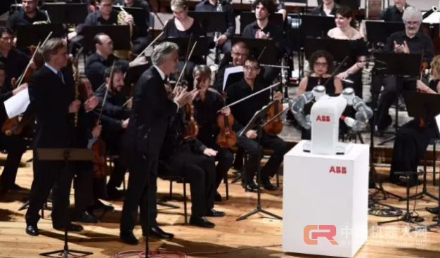 歌剧"萌"影：ABB机器人YuMi上演指挥freestyle