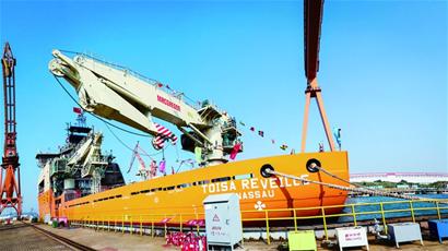 水下机器人支持船在青出坞