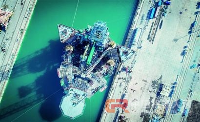 水下机器人支持船在青出坞