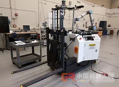 新型移动机器人：该控制AGV还是机械臂？