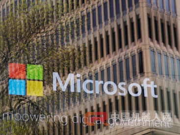 　　据国外媒体报道，微软在剑桥研究机构设立了一个新的医疗保健部门，该部门将使用 人工智能技术 来协助医学研究，并帮助病人进行治疗。  　　据周日晚间报道，这家科技巨头已经创建了该部门，作为其&ldquo;改造医疗保健&rdquo;的承诺的一部分，该部门使用机器学习和云计算等技术。  　　该报告称，该公司已聘请曼彻斯特大学公共卫生信息学前临床教授伊恩？布尚（Iain Buchan）来领导医疗保健研究部门。  　　Buchan说：&ldquo;该小组的研究可能包括开发预测分析工具和个人健康信息系统，以及利用 人工智能 进行目标干预。&rdquo;  　　该研究计划包括帮助病人远离医院并及时向他们通报问题的监测系统。新部门还将对糖尿病等疾病进行研究。  　　上周，微软发布了一个基于AI的自动威胁调查系统，以增强设备的安全性。该公司曾表示，该系统将使具有洞察力的微软用户采取行动应对现代威胁，同时提高机器的效率。