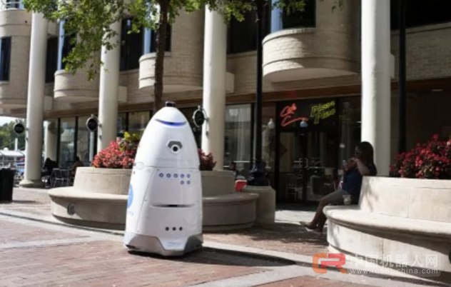 人类请注意:我叫Rosie 是一名机器人保安