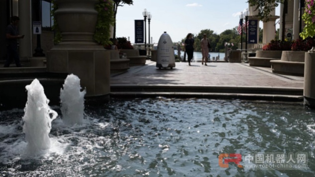 人类请注意:我叫Rosie 是一名机器人保安