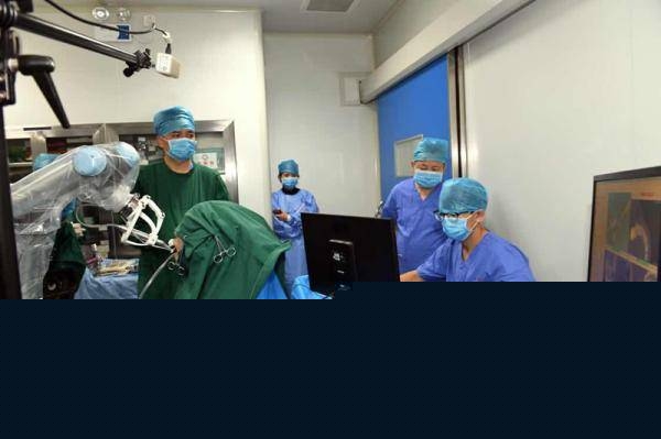 世界首台自主种牙手术机器人亮相,最主要的优点是精准