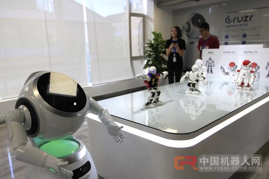 智能人形服务机器人Cruzr在滇下线并量产