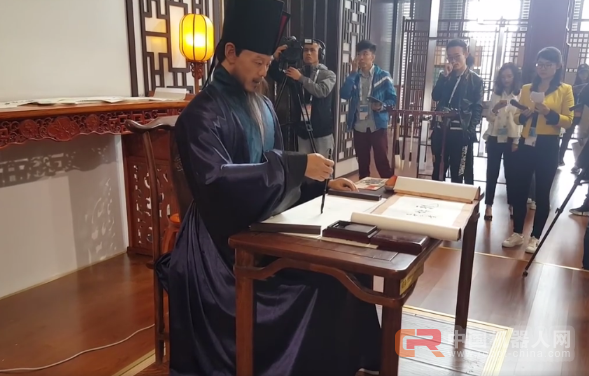 外媒：亚洲&ldquo;女&rdquo;机器人有造型师 中国汉服&ldquo;佳佳&rdquo;被赞高颜值