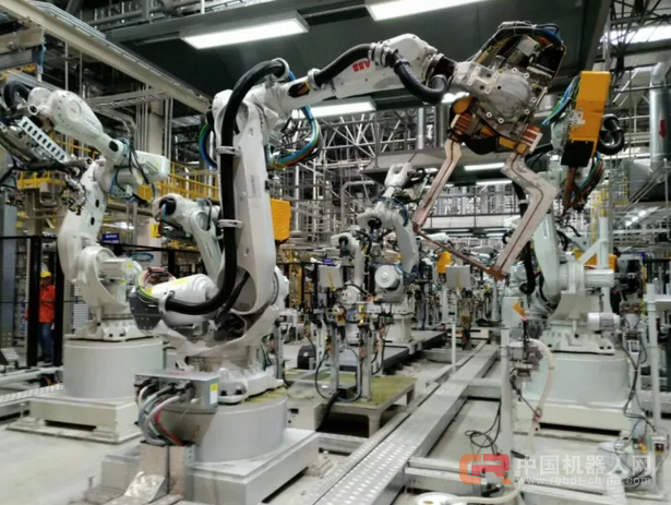 我能同时"出现"在270台机器人旁——ABB机器人服务工程师