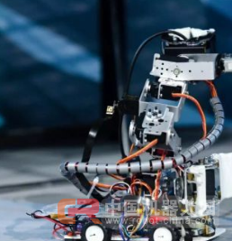 打破壁垒玩跨界 黑客大赛GeekPwn上演机器人版&ldquo;碟中谍&rdquo;