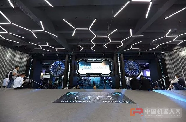 当你第一次从萌宝手中接过咖啡,是什么表情...