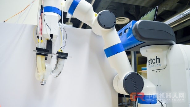 柔性机器人抓手可以“感觉”到物体的形状