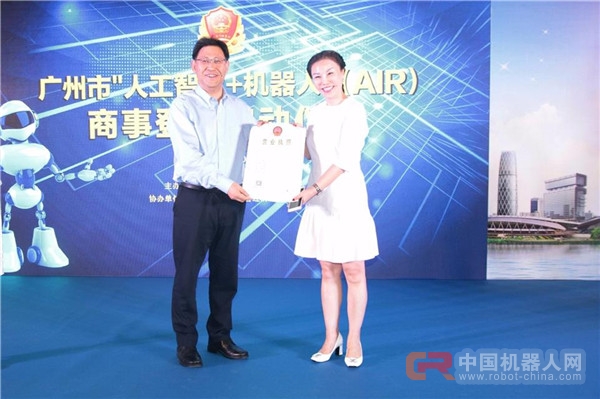 刷脸办照时代来了!商事登记实现机器人智能审批