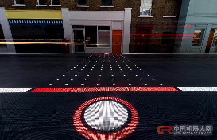 这个酷炫的智能交叉路口，可以把横穿马路的斑马线直接收起