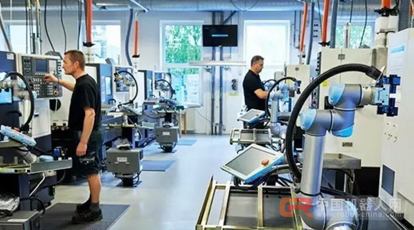 机器人：我在这里帮助人类创造未来