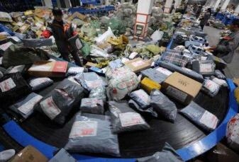 "双11"预计快递将超10亿件 机器人助阵快递物流越来越智能