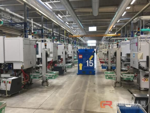 看看乐高是如何玩转机器人餐厅和无人工厂