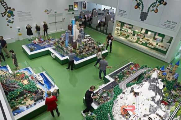 看看乐高是如何玩转机器人餐厅和无人工厂