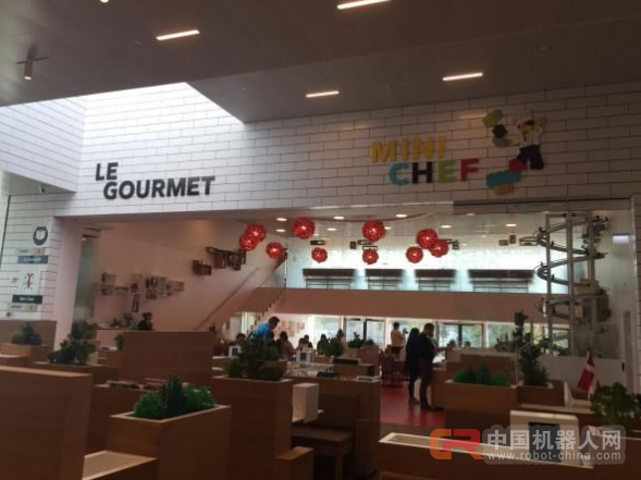 看看乐高是如何玩转机器人餐厅和无人工厂